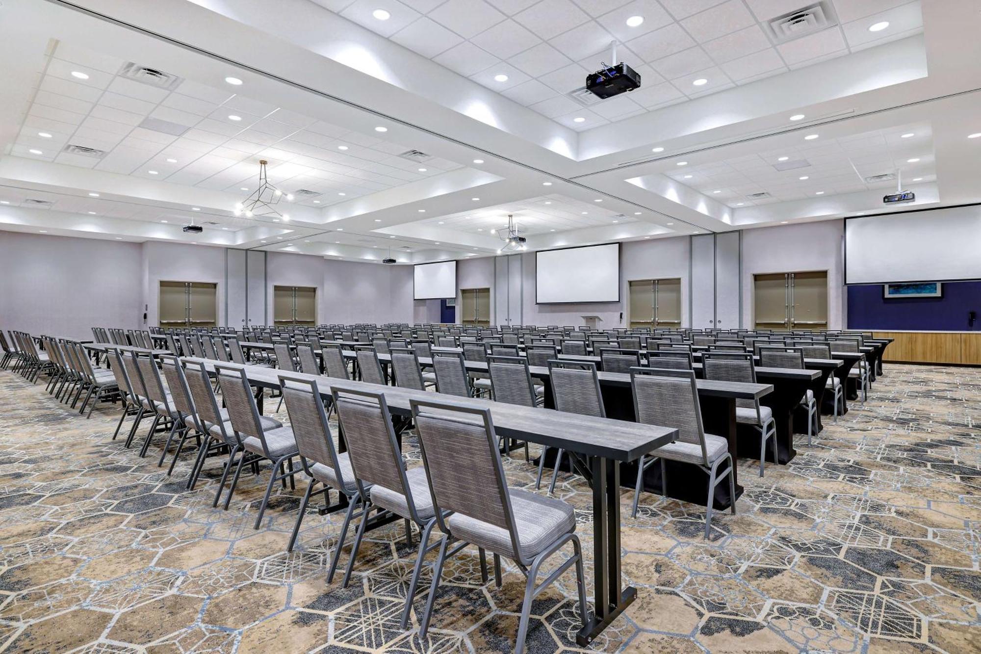 Hilton Garden Inn Cedar Rapids Ngoại thất bức ảnh