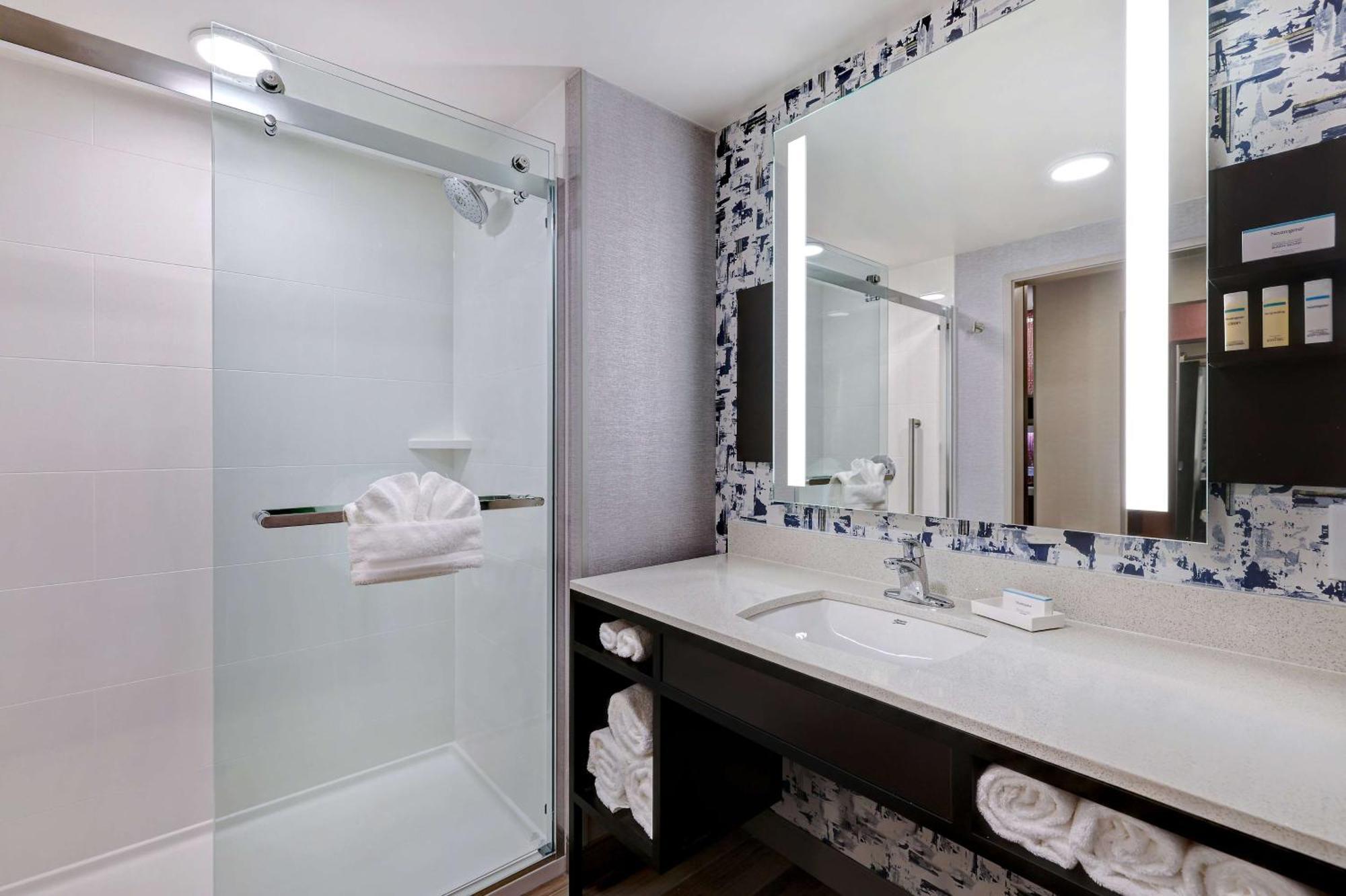 Hilton Garden Inn Cedar Rapids Ngoại thất bức ảnh