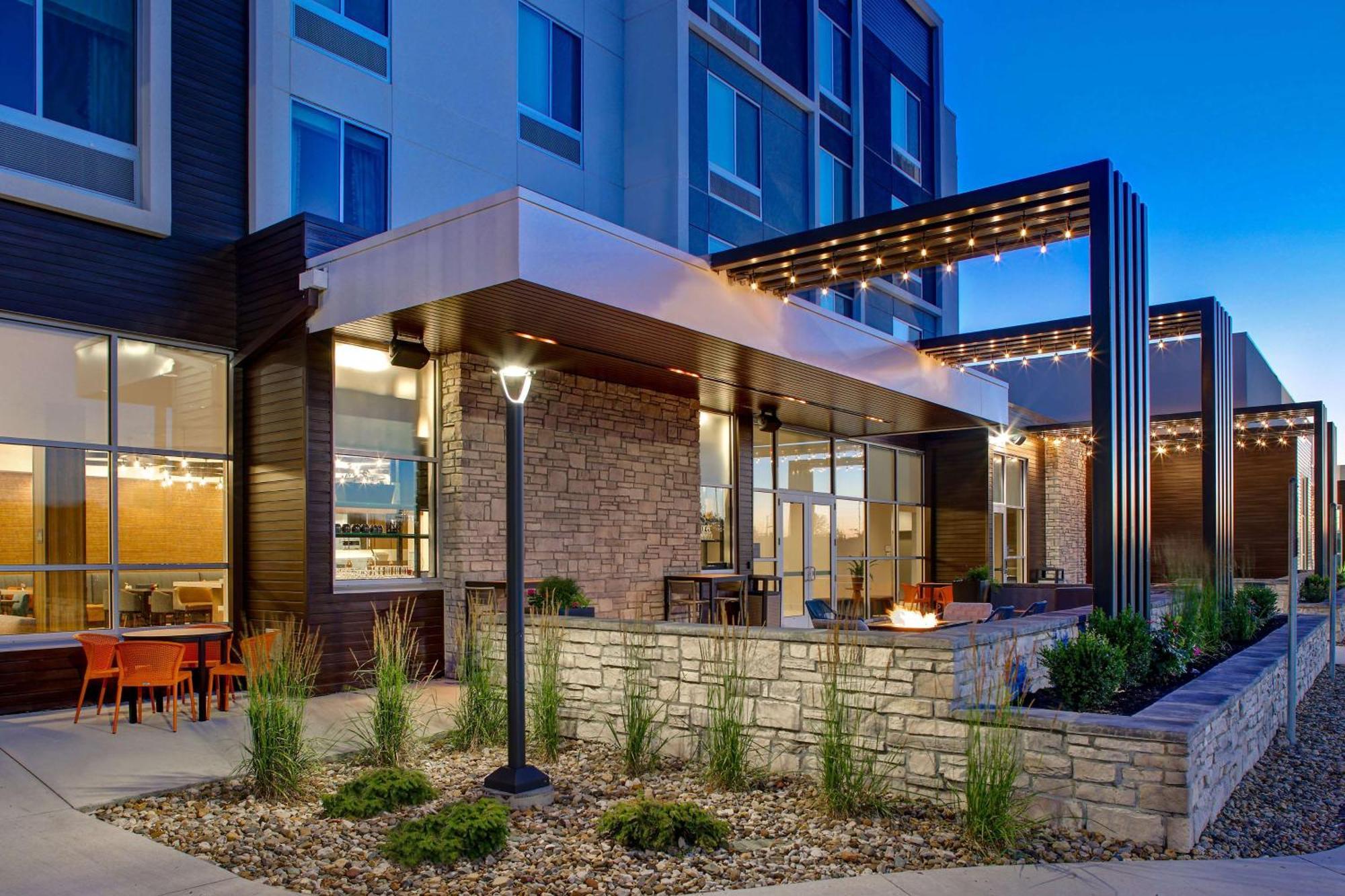 Hilton Garden Inn Cedar Rapids Ngoại thất bức ảnh