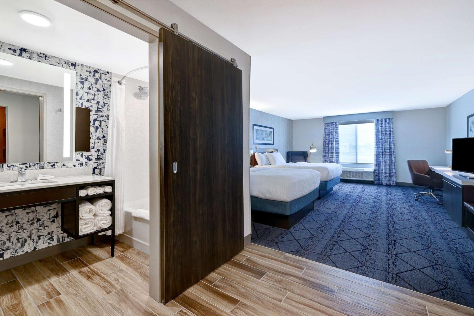 Hilton Garden Inn Cedar Rapids Ngoại thất bức ảnh