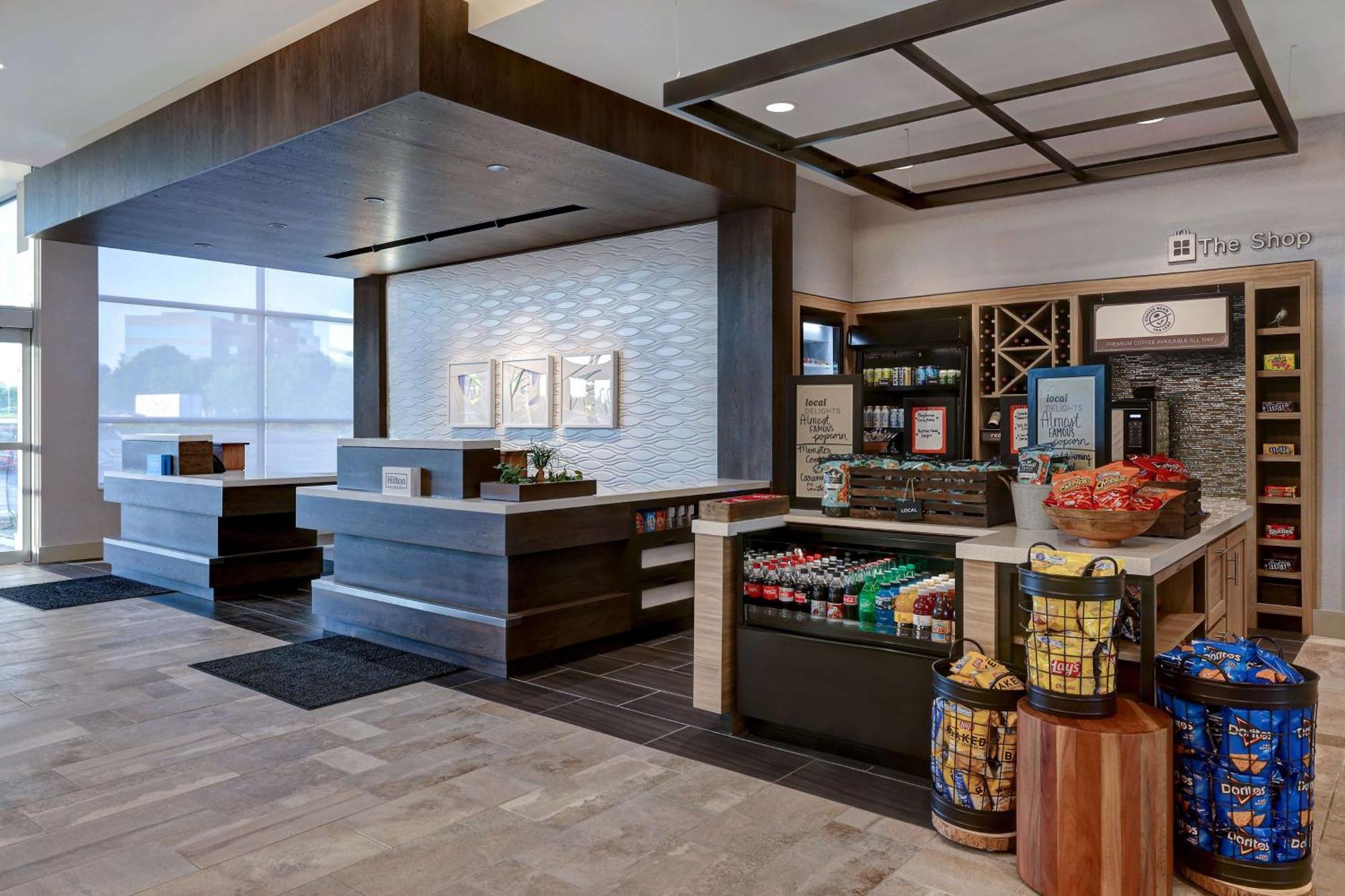 Hilton Garden Inn Cedar Rapids Ngoại thất bức ảnh